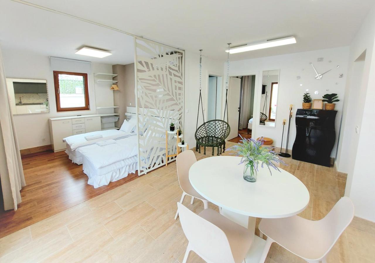 Apartment Emily Slatine Esterno foto