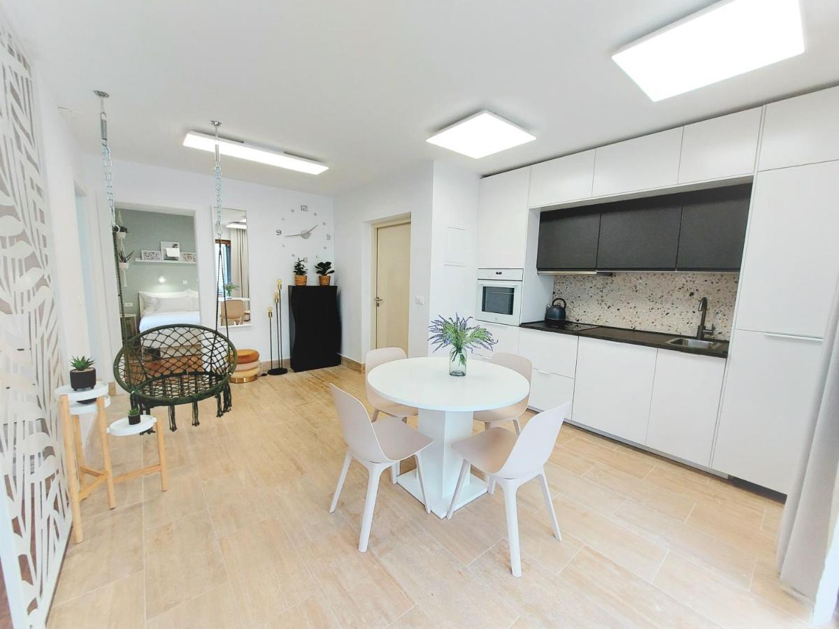 Apartment Emily Slatine Esterno foto