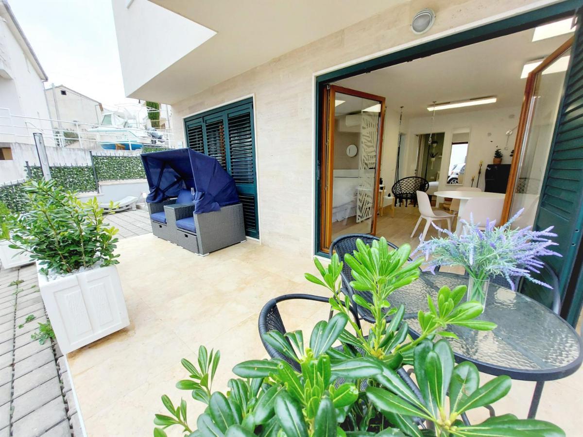 Apartment Emily Slatine Esterno foto