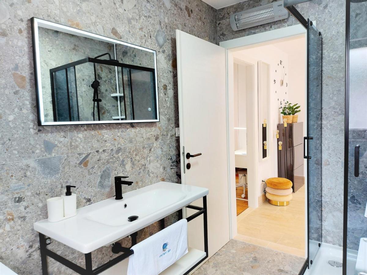 Apartment Emily Slatine Esterno foto