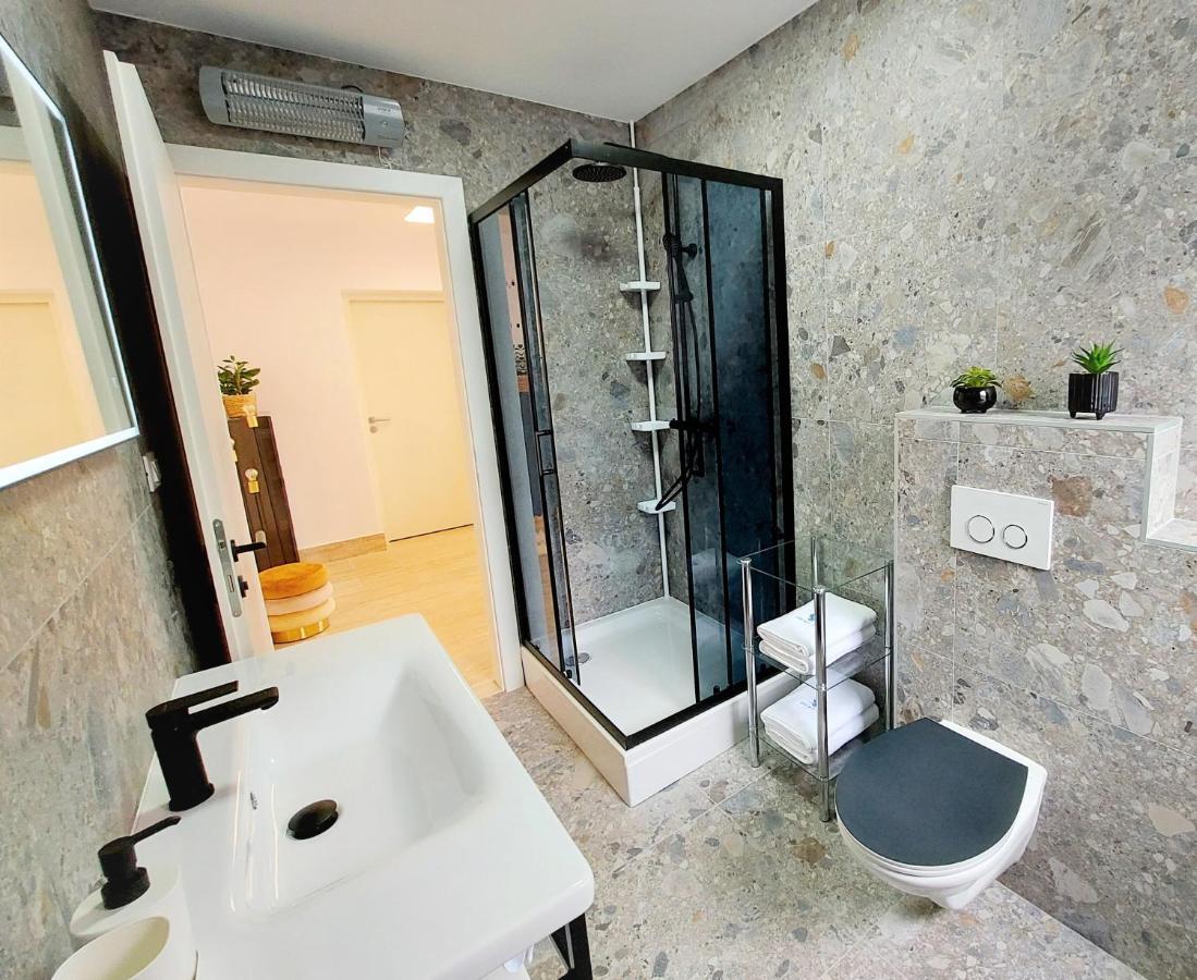 Apartment Emily Slatine Esterno foto